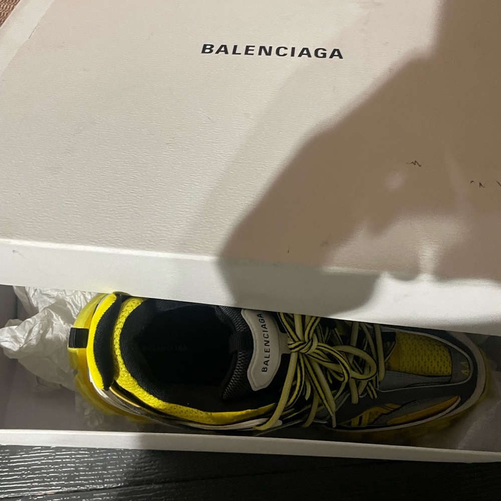 Barely worn, authentic and negociable  prices